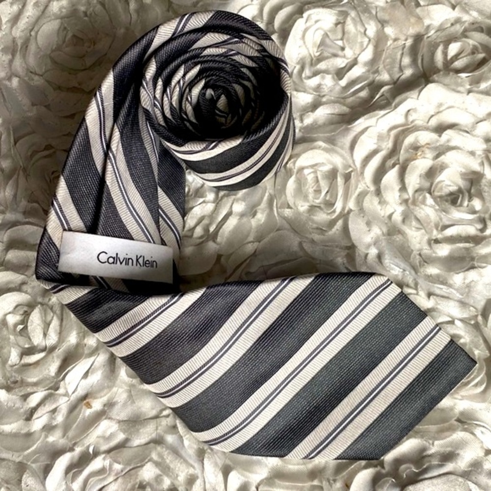 New‎ Calvin Klein mens silk striped tie